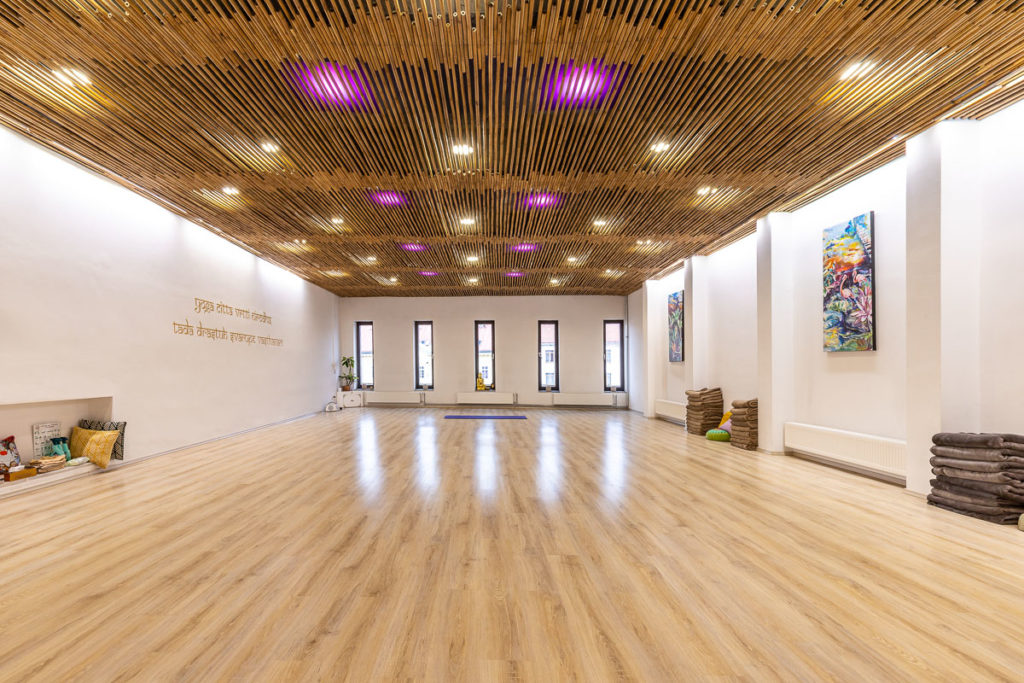 The main hall of the Samsára studio
